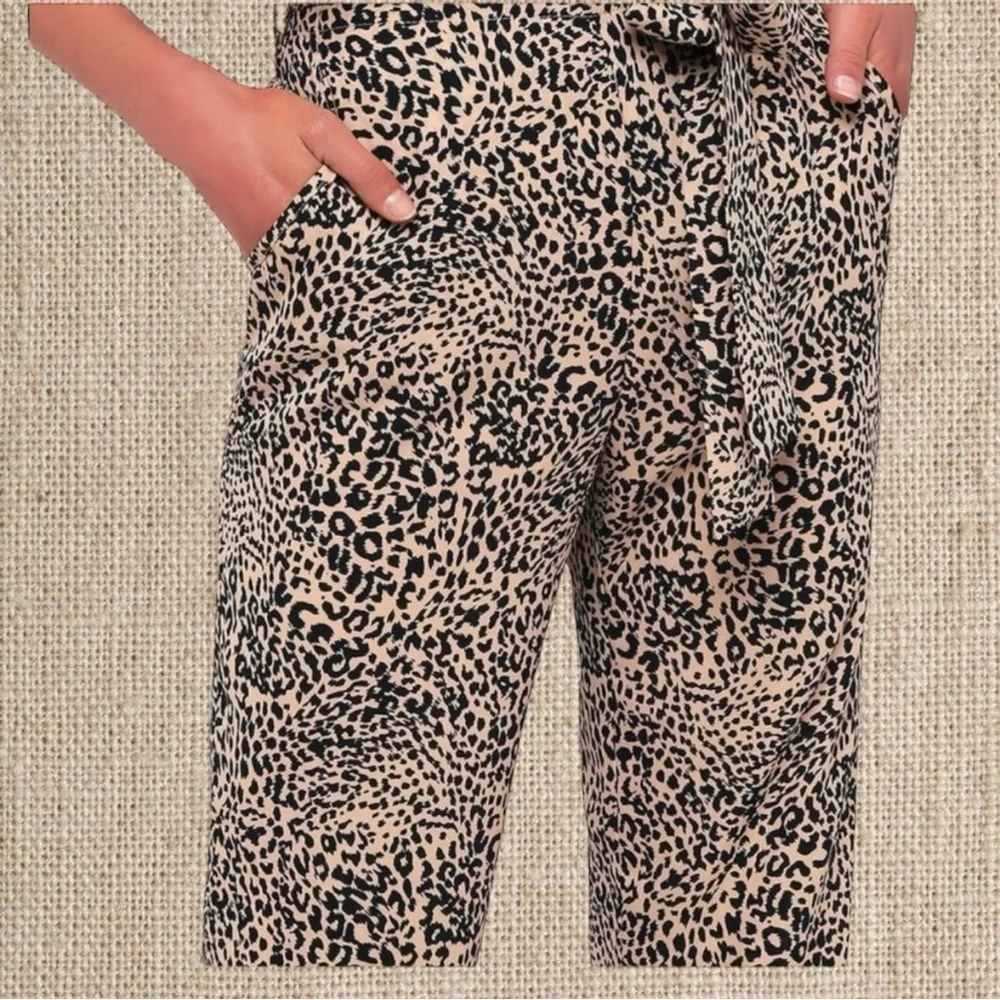 ♥️ Lulu's Black and White Leopard Jumpsuit - Picture 2 of 4